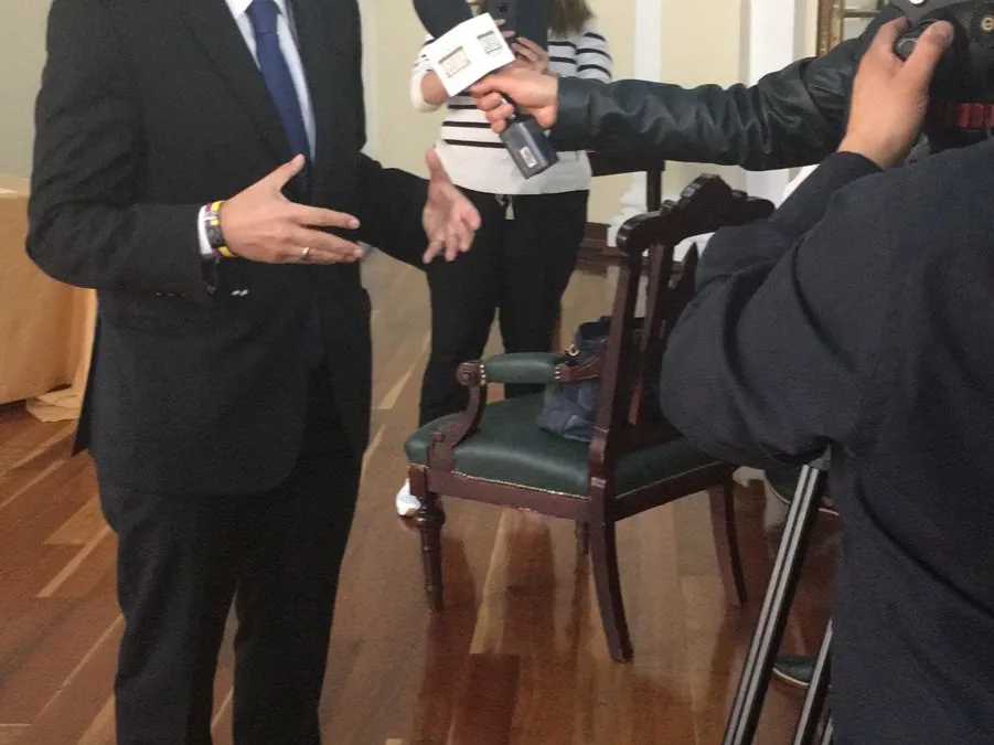 Senador Santiago Valencia radicará proyecto para el progreso y la protección de los artistas.