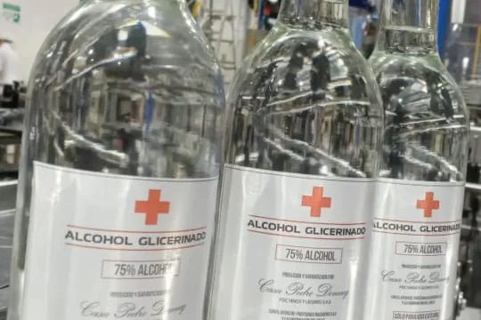 Casa Pedro Domecq está produciendo alcohol glicerinado para entregar a centros de salud