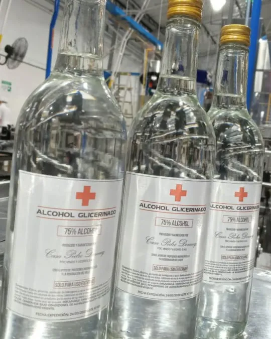 Casa Pedro Domecq está produciendo alcohol glicerinado para entregar a centros de salud