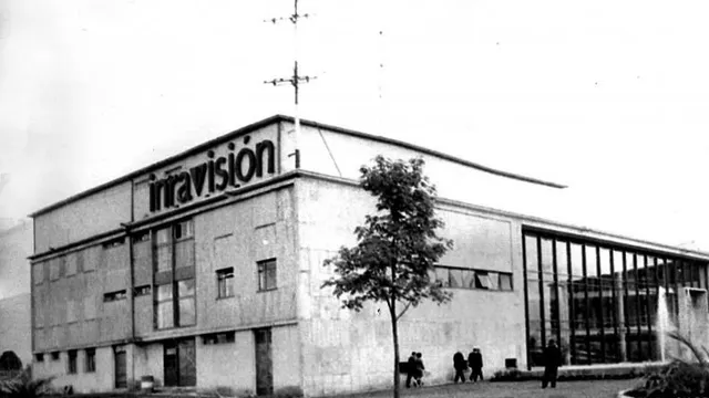 (((Al AIRE))): LA EVOLUCIÓN DE LA RADIO EN COLOMBIA.