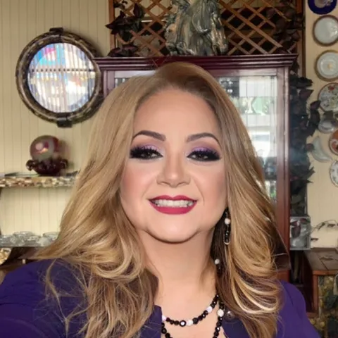 PERFIL CARMEN.jpg